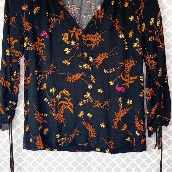 EUC Point Sur Drapey Black Floral Open V neck Top - Picture 4 of 11